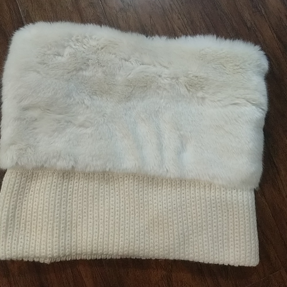 Banana Republic faux fur neck warmer